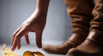 S’pore Health Expert Says There’s No Such Thing as the 5-Second Rule