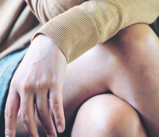 The Solution to Stop Leg-Shaking, The Bad Habit That Asian Parents Disapprove Of