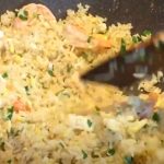 S’pore Chef Demonstrates Popular Din Tai Fung Fried Rice Recipe & It Looks Easier Than Expected