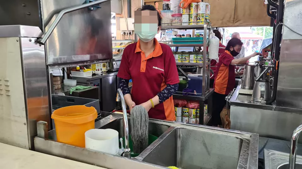 Coffee Shop Staff Caught Washing Mop in Basin Used for Drinks; Coffee ...
