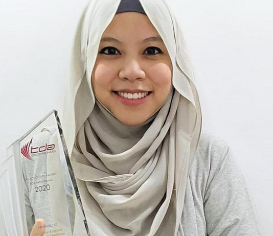 Wife Gets NS Advocate Award for Supporting Husband During ICT