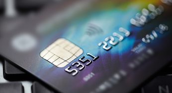 10 Key Differences Between Using a Debit Card & A Credit Card