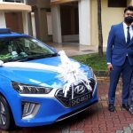 Couple Used Taxi as a Wedding Car & Netizens Approved Their Humble Wedding