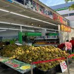 Over 200 People Queued for $2 Durian at Sheng Siong