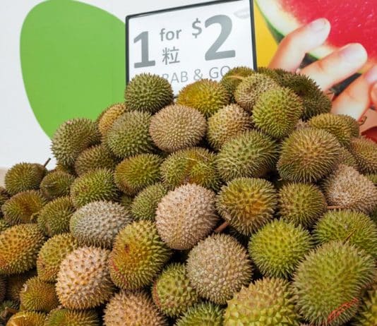 Giant Tampines Having ‘Giant Durian Sale’ with Durians from $2 Per Piece