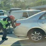 Motorcyclist Stopped to Push a Stranger’s Stalled Car Upslope Alone at Bedok