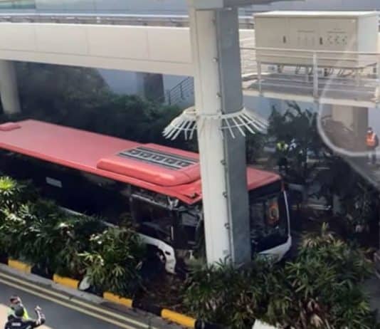 Changi Airport Road Accident Left 1 Trapped in a Bus Driver’s Seat; 3 Taken to CGH
