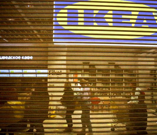 Russians Swarm Ikea Stores After They Announced That They’ll Close All 17 Stores in Russia
