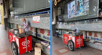 89YO Ice-Cream Man is Still Selling Ice-Cream Outside Sim Lim Tower Despite Slow Business