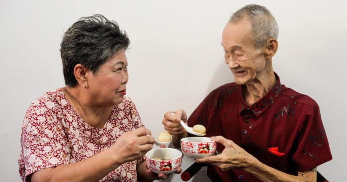 Elderly Couple Got Married at HDB Lift Lobby After Dating for 40 Years ...