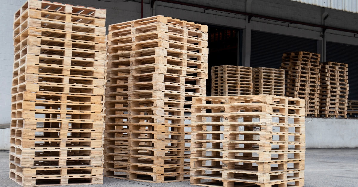 Man So Unhappy With Colleague That He Threw a 23kg Wooden Pallet At Him ...