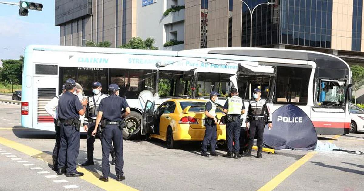 Car TBoned Bus in Woodlands This Morning, Leading to 2 Deaths & 8