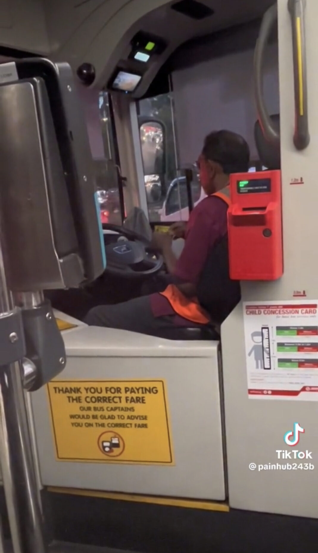 SMRT Bus Captain Suspended For Eating & Looking at Phone While Driving ...