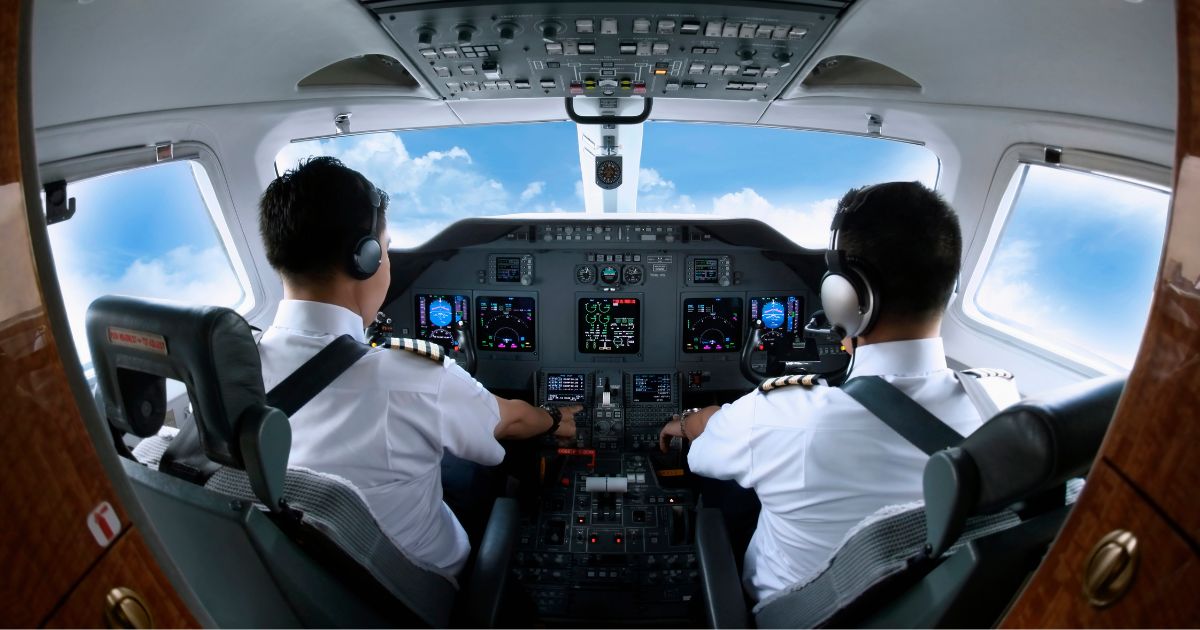 Pilot & Co-Pilot Reportedly Both Fell Asleep for 28 Minutes on ...