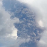mount-laki-laki-erupt-indonesia