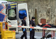 ambulance-women-fight-people-park-complex