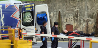 ambulance-women-fight-people-park-complex