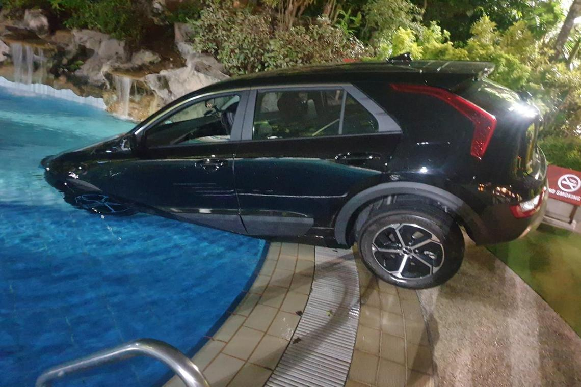 Drunk Driver Plunges Car into Seletar Country Club Swimming Pool ...