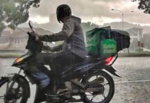KL Delivery Rider Sleeps Just Three Hours Daily to Fund Mother’s Treatment, Collapses During Final Delivery