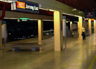 MRT Trains Will Run From 2.30am for Singapore Marathon, With Free Rides for Everyone