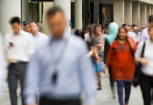 Over 2.4 Million S’poreans Will Get S$400 to S$600 Cash From 9 September: Here’s Who Gets What singaporeans-receive-support