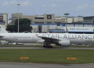 Widow of British Man Who Died After SQ321 Turbulence Sues Singapore Airlines Over Spinal Injuries