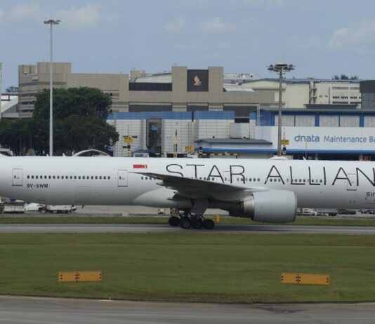 Widow of British Man Who Died After SQ321 Turbulence Sues Singapore Airlines Over Spinal Injuries