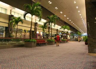 Changi Airport Terminal 1 Gate C17 boarding concourse