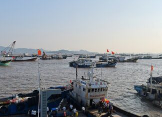 Fishing boats moored in Shenjiamen fishing harbor, Zhoushan, Zhejiang