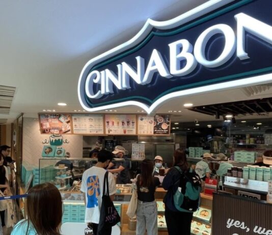Cinnabon Singapore counter at ION Orchard