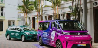 Grab and WeRide Ai.R autonomous shuttle in Singapore with GrabCab behind