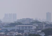 Singapore May Get Haze in First Half of September, Temperatures Could Top 35°C Hazy rooftops over a Singapore residential estate during the late August haze episode