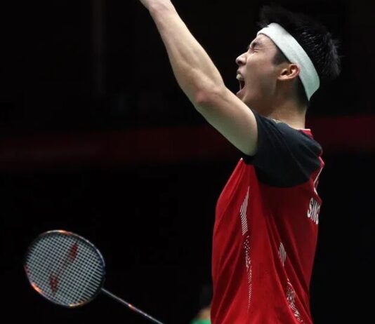 Loh Kean Yew Beats World No. 1, Guarantees Singapore’s First-Ever Individual Asian Games Badminton Medal Singapore badminton player Loh Kean Yew celebrating Asian Games victory
