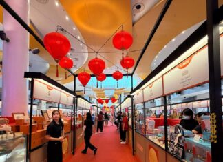 Mooncake Sales About 10% Lower So Far as Sellers Roll Out Pistachio, Mochi & Nyonya Flavours Mooncake Sales About 10% Lower So Far as Sellers Roll Out Pistachio, Mochi & Nyonya Flavours