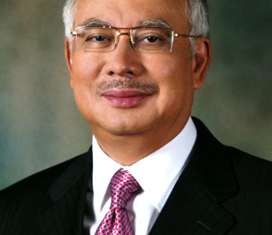 Najib Razak Says He Cannot Pay RM50 Million Fine as Bank Accounts Remain Frozen; UMNO Fund Draws Mixed Reactions Former Malaysian prime minister Najib Razak