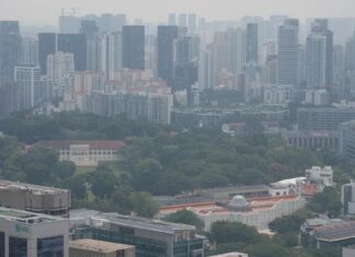 Singapore Air Quality Returns to Unhealthy Range in Central Region as Haze Persists Hazy Singapore central skyline illustrating unhealthy air quality PSI levels