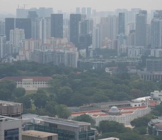 Hazy Singapore central skyline illustrating unhealthy air quality PSI levels