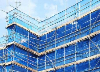 Singapore Construction Sites Must Use Fire-Retardant Scaffold Netting From March 2027 Blue scaffold safety netting on building exterior scaffolding, illustrating fire-retardant netting requirements from March 2027