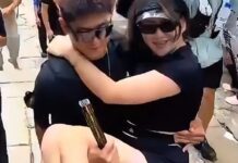 Shanghai Woman Reportedly Pays About S$5,600 for 30 Men to Carry and Accompany Her Up Mount Tai Woman being carried by a man during Mount Tai climb