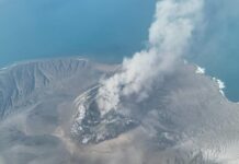 SIA Cancels 19 Singapore-Jakarta Flights on 6 Sep After Anak Krakatau Ash Shuts Jakarta Airport Mount Anak Krakatau erupting with an ash plume over the sea