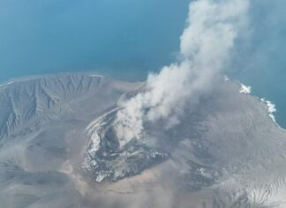 SIA Cancels 19 Singapore-Jakarta Flights on 6 Sep After Anak Krakatau Ash Shuts Jakarta Airport Mount Anak Krakatau erupting with an ash plume over the sea