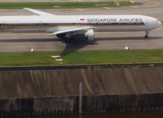 2 SIA Flights to London Diverted After UK Air-Traffic-Control Failure; 2 Return Flights Cancelled Singapore Airlines Boeing 777 in standard blue and gold livery taxiing at Changi Airport