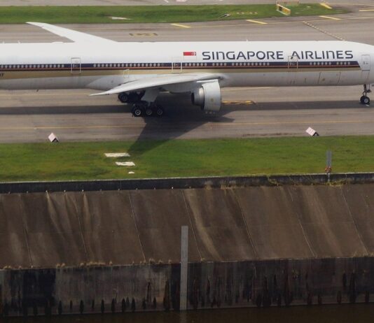 Singapore Airlines Boeing 777 in standard blue and gold livery taxiing at Changi Airport