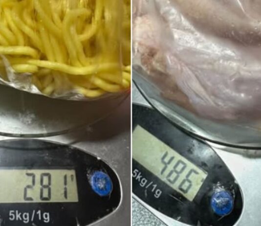 Yishun Shopper Says Wet-Market Chicken Wings and Noodles Weighed Less Than What She Paid For; Authorities to Inspect Kitchen scale photos of wet-market chicken wings and noodles weighing less than paid weight in Yishun complaint