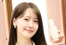 Girls’ Generation’s Yoona holding a Sulwhasoo product at a brand photocall