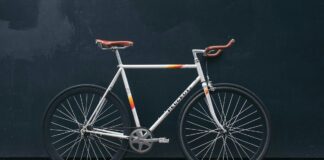 Bicycle illustrating a cyclist road accident story (non-literal; not the Defu scene)