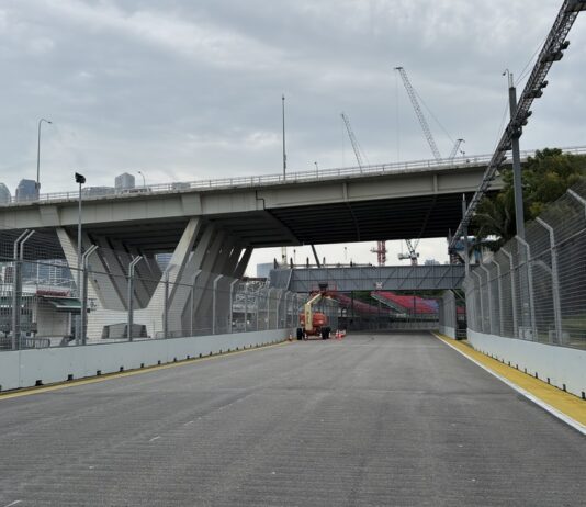 Marina Bay Street Circuit track near the Singapore Flyer (Photo: RFNirmala / Wikimedia Commons, CC BY 4.0)