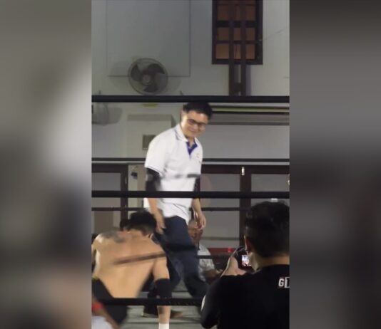 MP Foo Cexiang at WrestlePagar 2 at Tanjong Pagar Community Club