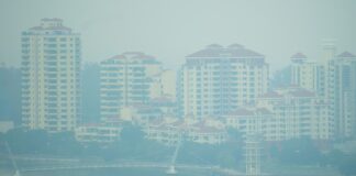 Thick haze shrouding condominiums and the bridge at Tanjong Rhu, Singapore, in September 2026 (Photo: Robert Sim / Wikimedia Commons, CC BY-SA 4.0)