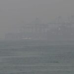 Western Singapore’s Hourly PM2.5 Enters “High” Band for First Time This Haze Season Thick haze over the sea off HarbourFront on the morning of 7 Oct 2026, with port cranes and a container ship barely visible (Photo: Lianhe Zaobao)